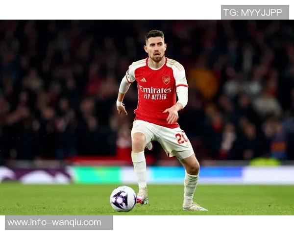 恭喜若日尼奥荣膺2025赛季巴甲最佳后腰奖项分享领奖瞬间